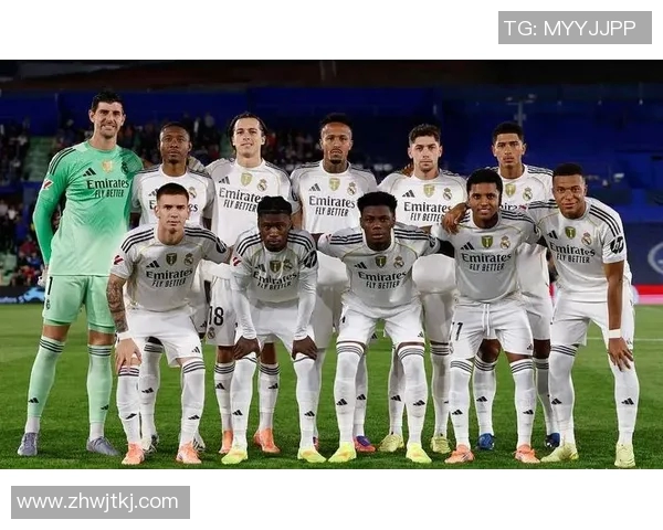 皇马与罗马传奇赛重温经典对决球迷共庆足球盛宴 皇马与罗马传奇赛重温经典对决球迷共庆足球盛宴